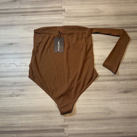 NWT PrettyLittleThing Women's Chocolate Rib Cross Body Strap Bodysuit - Picture 4 of 4